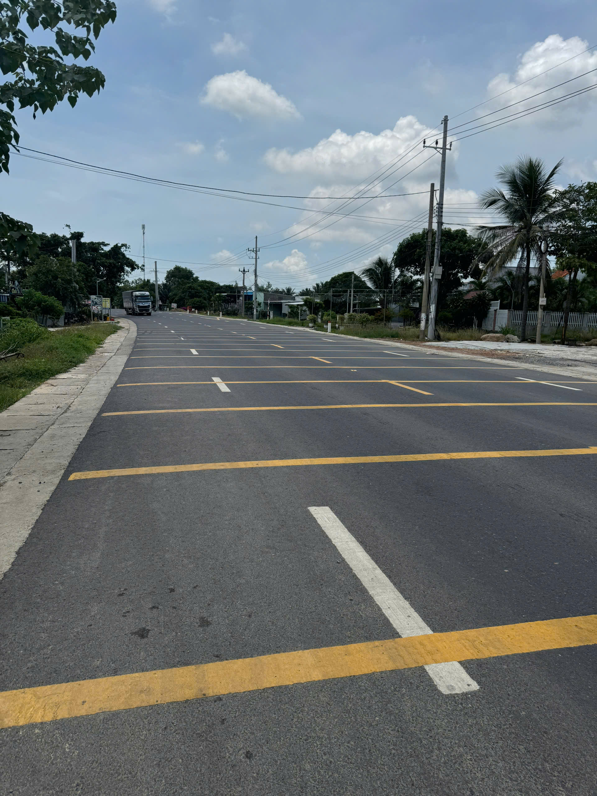 Bán đất mặt tiền